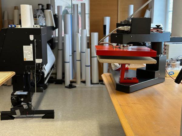 Transferpresse und Plotter in der Partnerdruckerei